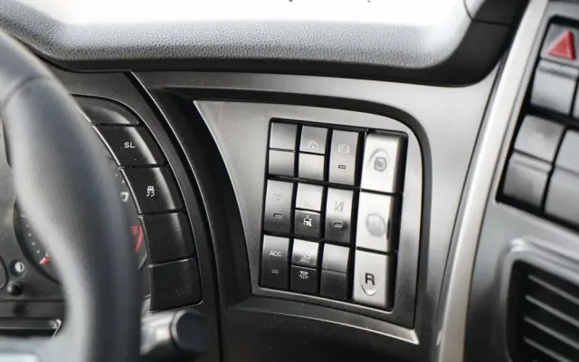 IVECO STRALIS  560 / 6X4 / DO DREWNA / DO DRZEWA / DO LASU /  HDS PALFINGER EPSILON  / UDŹWIG - 5 250 KG 