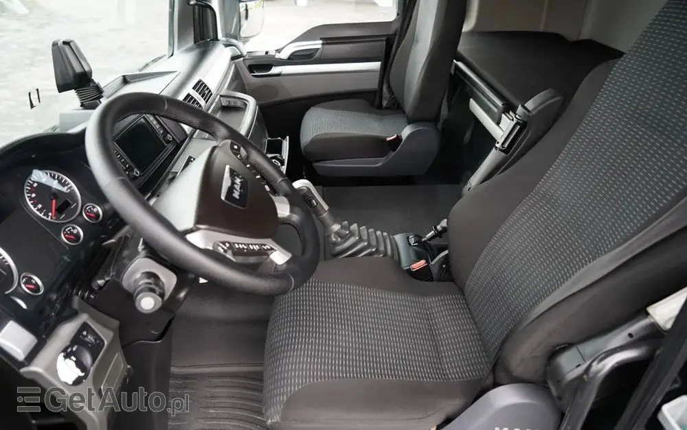 MAN TGS 26.440 / 6X2 / SKRZYNIOWY 7,5 M / OŚ PODNOSZONA  + HDS PALFINGER PK 18002  / MAX UDŹWIG: 6 000 KG / STEROWANIE RADIOWE / ROTATOR / KLIMA POSTOJOWA /  MANUAL / EURO 6 