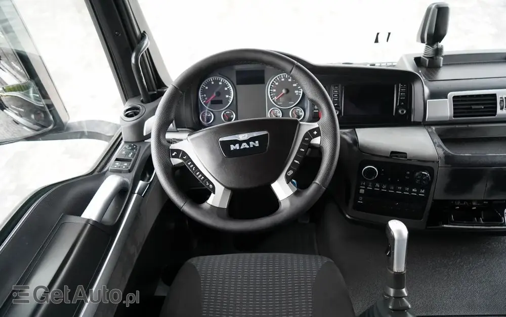 MAN TGS 26.440 / 6X2 / SKRZYNIOWY 7,5 M / OŚ PODNOSZONA  + HDS PALFINGER PK 18002  / MAX UDŹWIG: 6 000 KG / STEROWANIE RADIOWE / ROTATOR / KLIMA POSTOJOWA /  MANUAL / EURO 6 