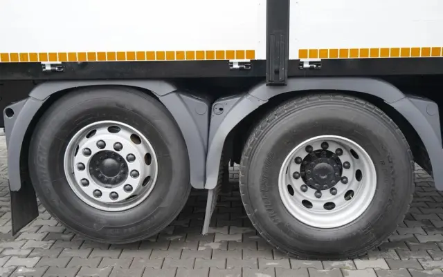 MAN TGS 26.440 / 6X2 / SKRZYNIOWY 7,5 M / OŚ PODNOSZONA  + HDS PALFINGER PK 18002  / MAX UDŹWIG: 6 000 KG / STEROWANIE RADIOWE / ROTATOR / KLIMA POSTOJOWA /  MANUAL / EURO 6 