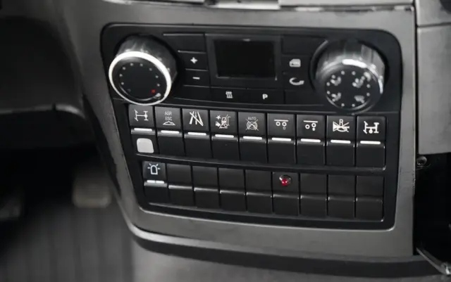 MAN TGS 26.440 / 6X2 / SKRZYNIOWY 7,5 M / OŚ PODNOSZONA  + HDS PALFINGER PK 18002  / MAX UDŹWIG: 6 000 KG / STEROWANIE RADIOWE / ROTATOR / KLIMA POSTOJOWA /  MANUAL / EURO 6 