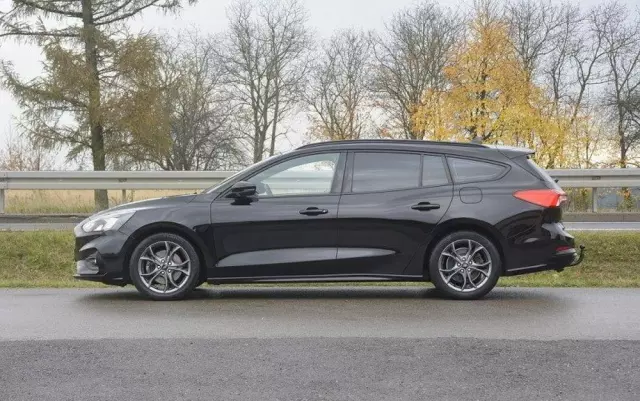 FORD Focus 1.0 EcoBoost Start-Stopp-System ST-LINE