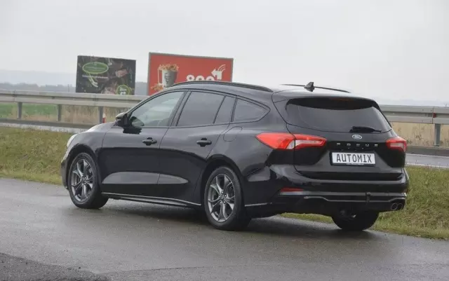 FORD Focus 1.0 EcoBoost Start-Stopp-System ST-LINE