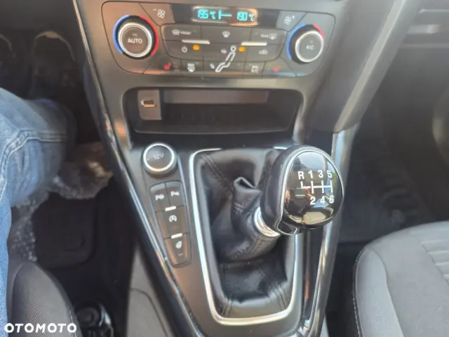 FORD Focus 1.0 EcoBoost Titanium