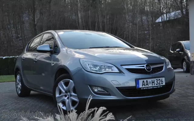 OPEL Astra IV 1.4 T Cosmo