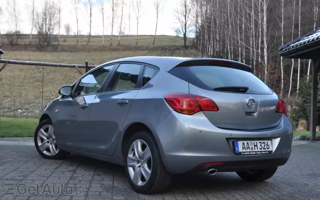 OPEL Astra IV 1.4 T Cosmo