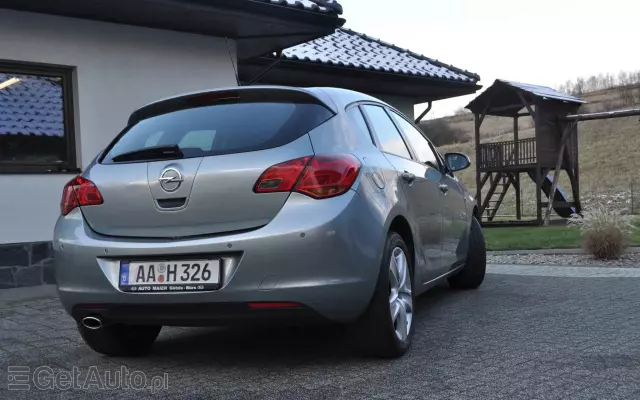 OPEL Astra IV 1.4 T Cosmo