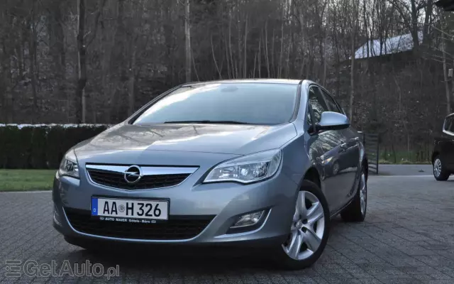 OPEL Astra IV 1.4 T Cosmo