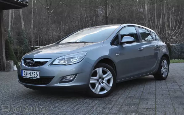 OPEL Astra IV 1.4 T Cosmo