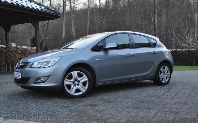 OPEL Astra IV 1.4 T Cosmo