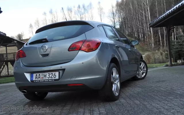 OPEL Astra IV 1.4 T Cosmo