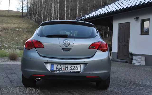 OPEL Astra IV 1.4 T Cosmo