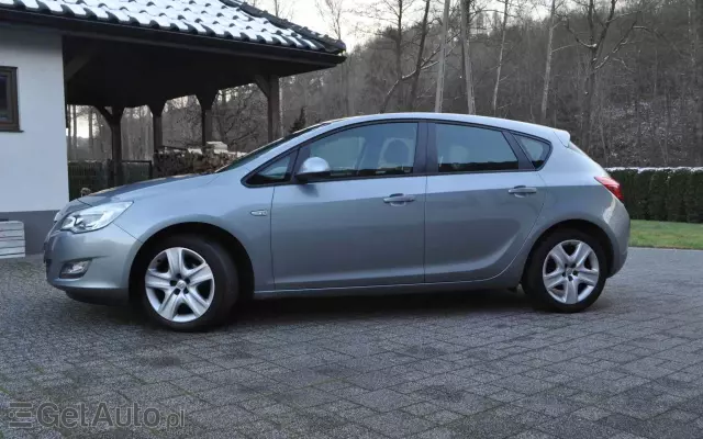 OPEL Astra IV 1.4 T Cosmo