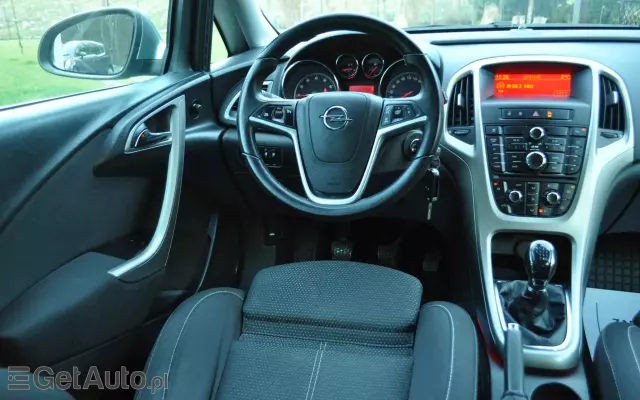 OPEL Astra IV 1.4 T Cosmo