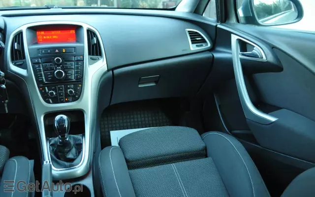 OPEL Astra IV 1.4 T Cosmo