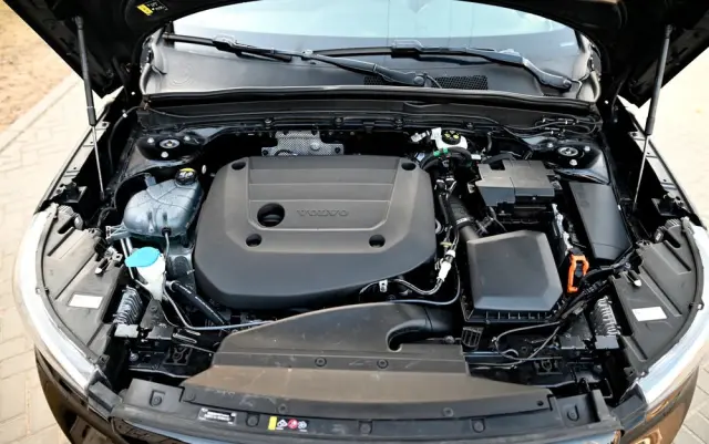 VOLVO XC 40 B4 B AWD Geartronic RDesign