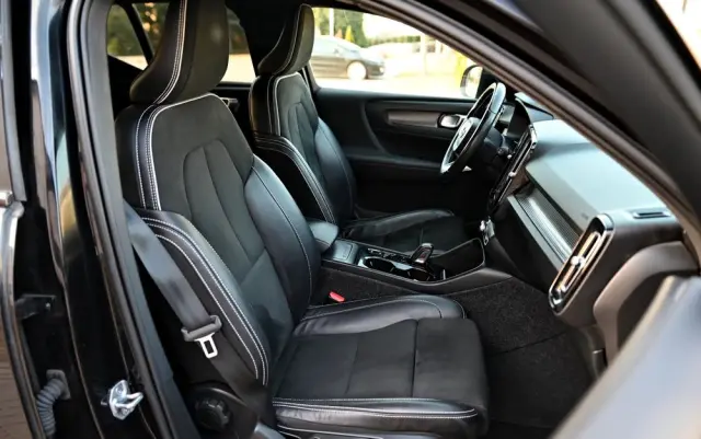 VOLVO XC 40 B4 B AWD Geartronic RDesign