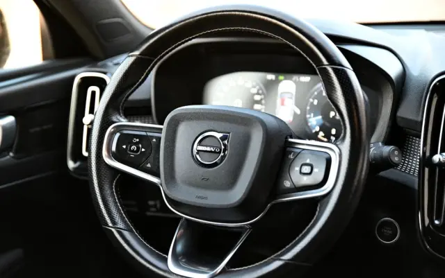 VOLVO XC 40 B4 B AWD Geartronic RDesign