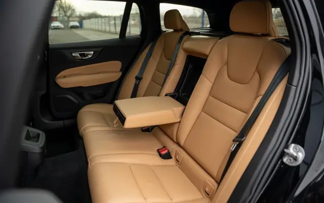 VOLVO V60 B4 B Geartronic Inscription