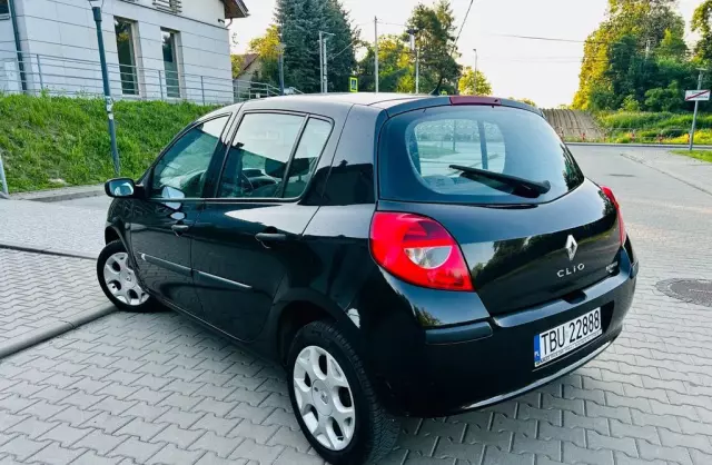 RENAULT Clio 