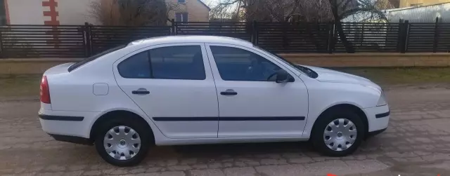 SKODA Octavia 1.6 MPI (102 KM)
