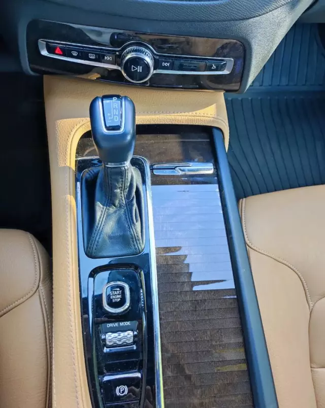 VOLVO XC 90 T6 AWD Geartronic Momentum