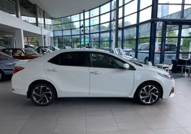 TOYOTA Corolla 1.6 Prestige