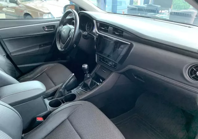 TOYOTA Corolla 1.6 Prestige