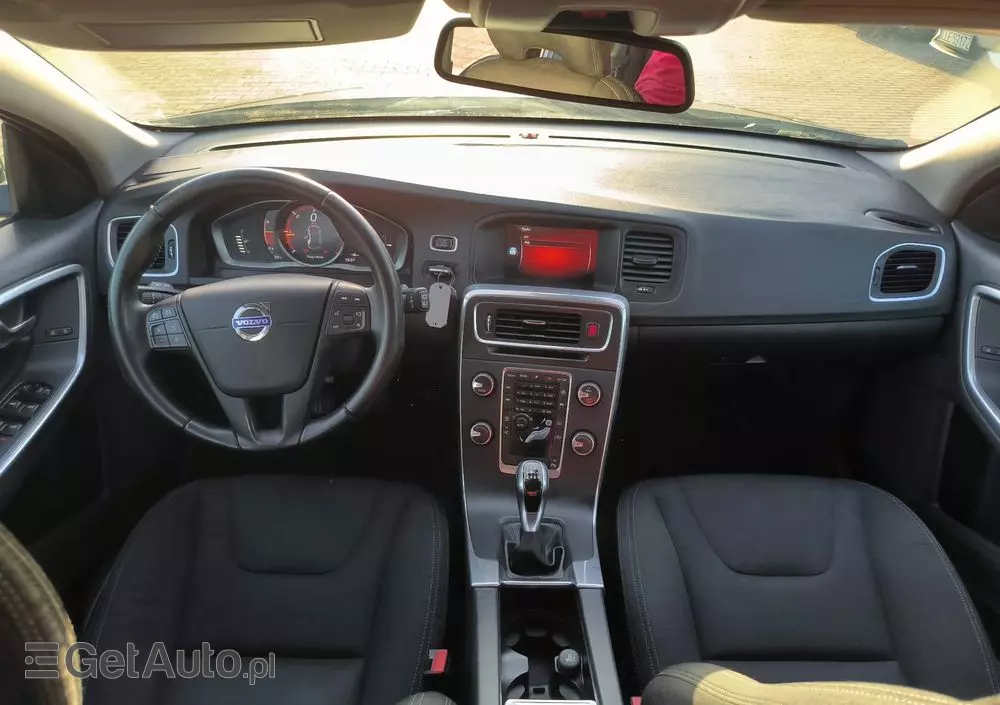 VOLVO V60 D2 Drive-E Dynamic Edition (Kinetic)