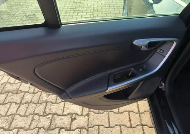 VOLVO V60 D2 Drive-E Dynamic Edition (Kinetic)