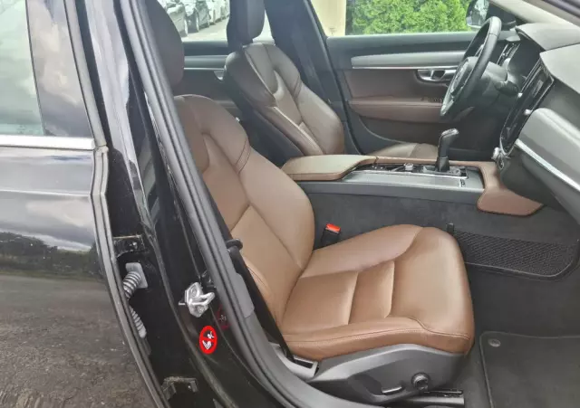 VOLVO S90 D3 Momentum