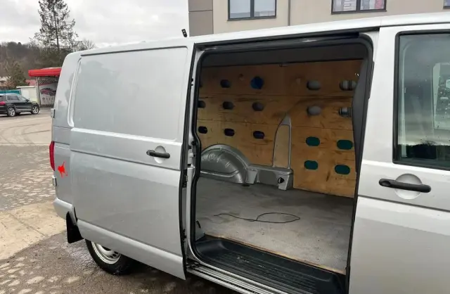 VOLKSWAGEN TRANSPORTER 