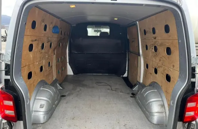 VOLKSWAGEN TRANSPORTER 