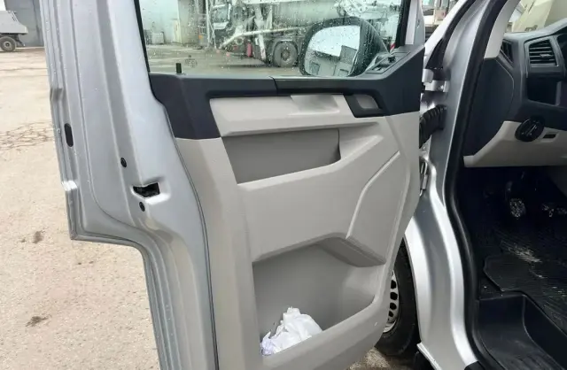 VOLKSWAGEN TRANSPORTER 
