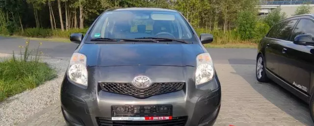 TOYOTA Yaris 