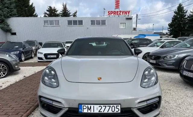 PORSCHE Panamera 