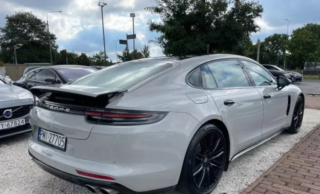 PORSCHE Panamera 