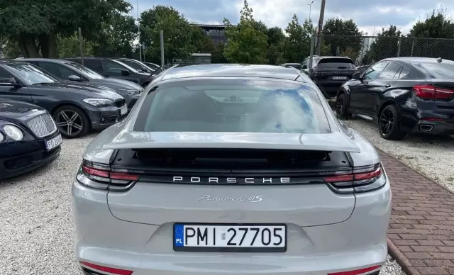PORSCHE Panamera 