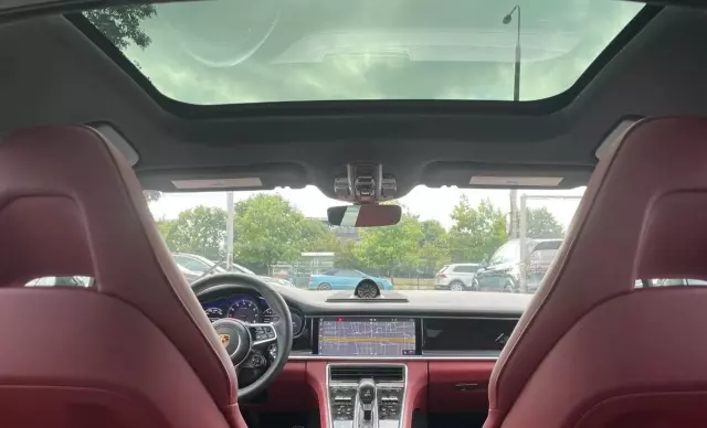 PORSCHE Panamera 