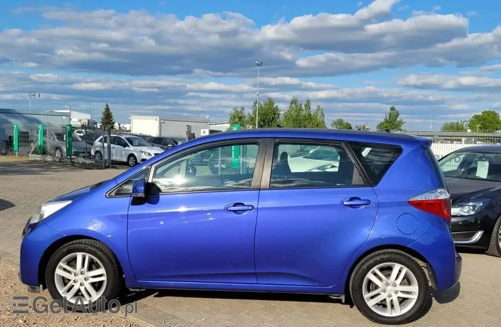 TOYOTA Verso-S 