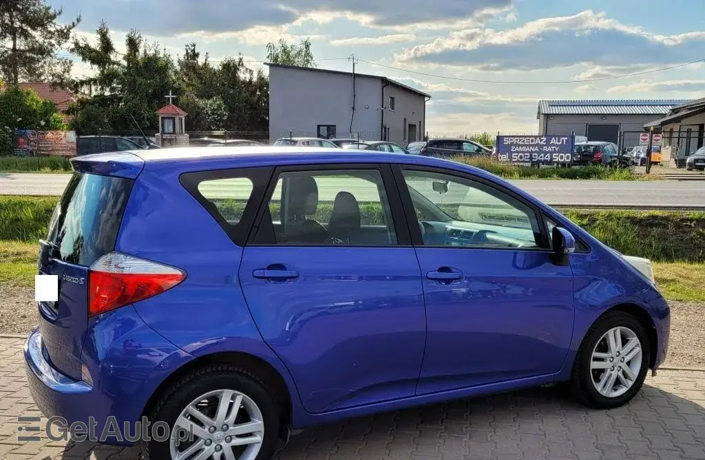 TOYOTA Verso-S 
