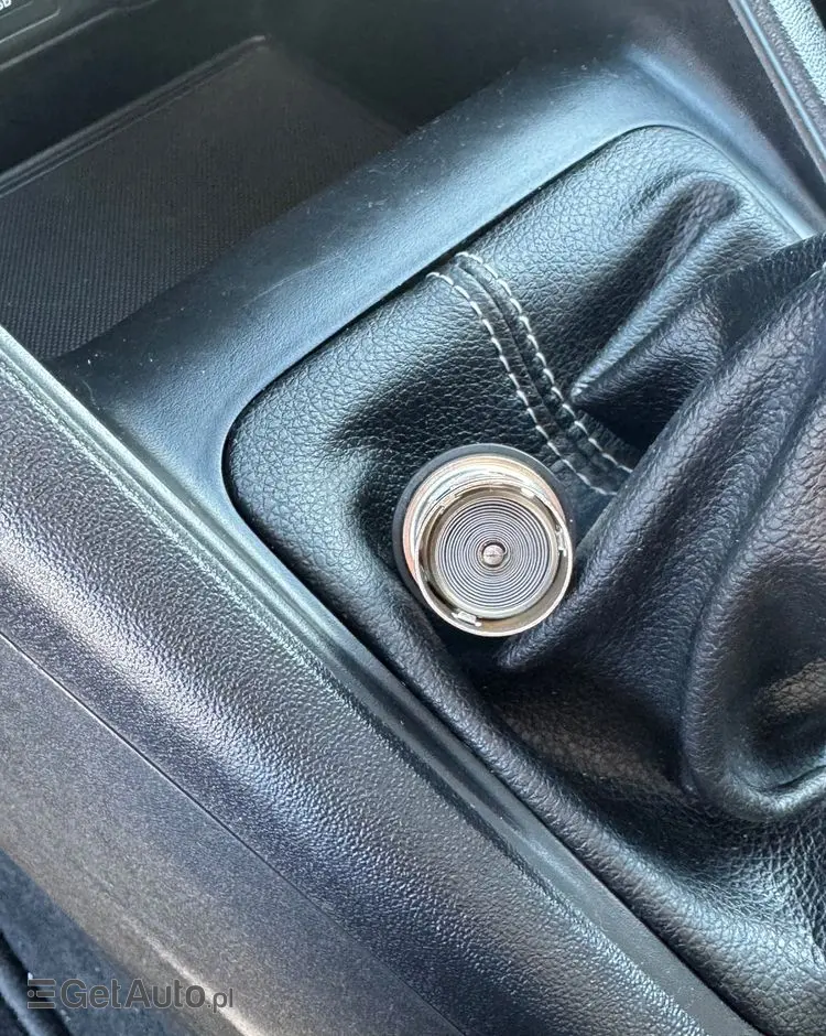 KIA Venga 1.6 CVVT Black Collection