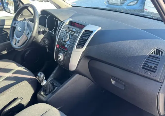 KIA Venga 1.6 CVVT Black Collection