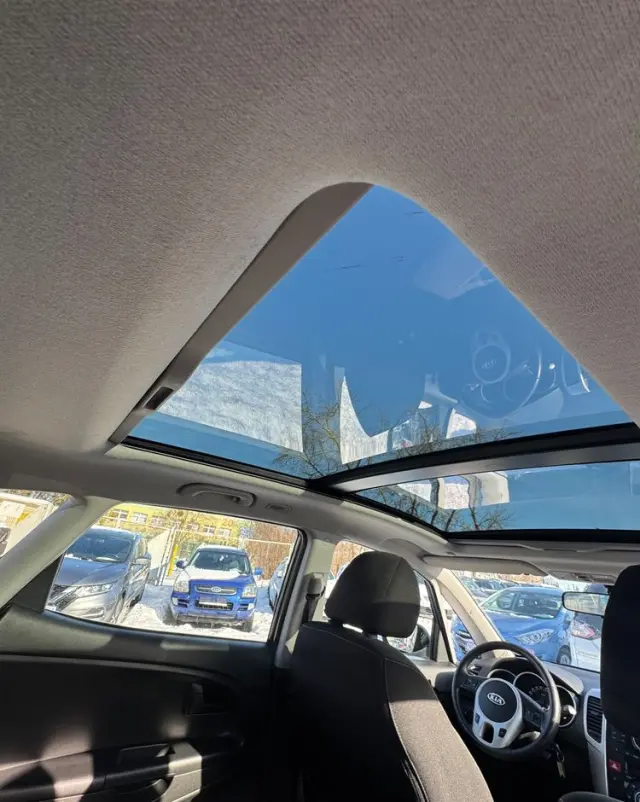 KIA Venga 1.6 CVVT Black Collection