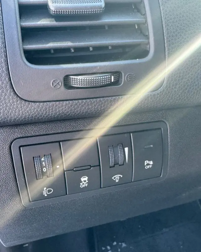 KIA Venga 1.6 CVVT Black Collection