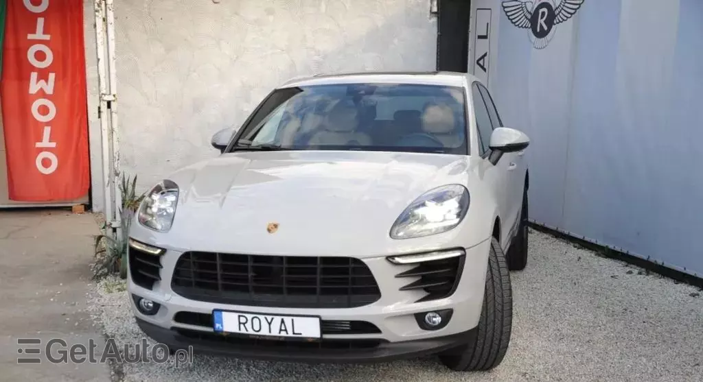 PORSCHE Macan 