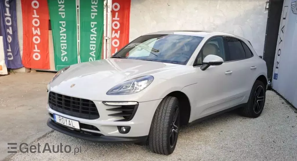 PORSCHE Macan 