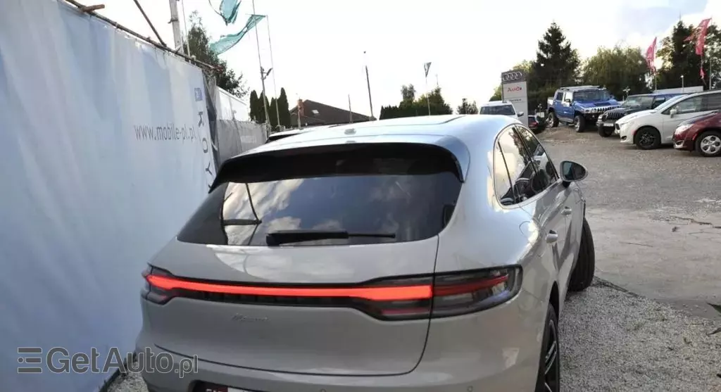 PORSCHE Macan 