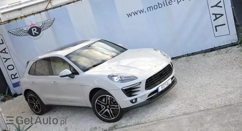 PORSCHE Macan 