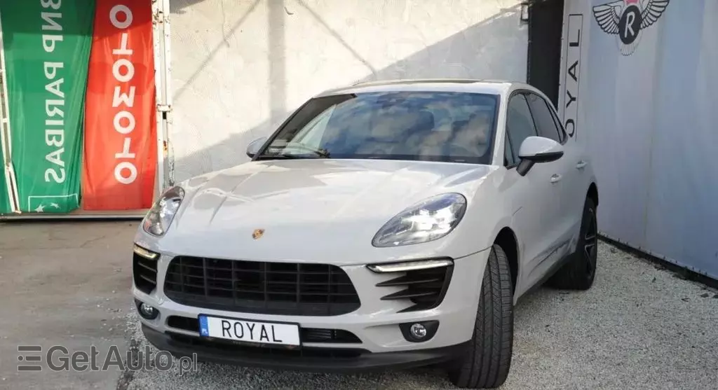 PORSCHE Macan 